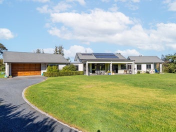 Peaceful lifestyle living on Waipa River