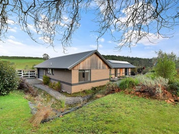 Sustainable Living Meets Natural Beauty