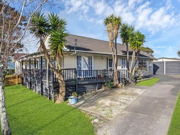 Act Fast – Big Family Home, Huge Potential!