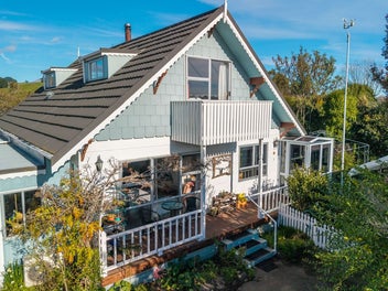 Convenience of 3 beds, 2 bath in quiet cul de sac