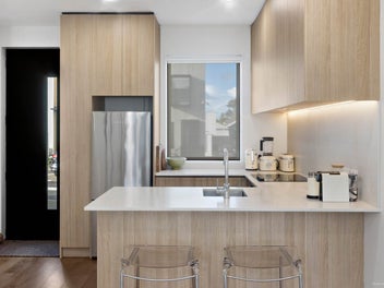 TOP TOWNHOUSE IN GREY LYNN - UNBEATABLE VALUE