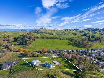 Stunning Views, Space to Breathe & Room...