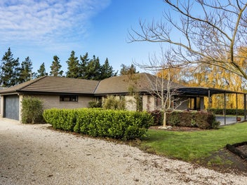 Leithfield family home with large shed!