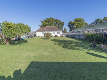 Develop or do-up - 1050sqm of opportunity!