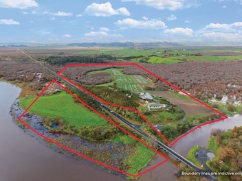 20HA RIVER’S EDGE PROPERTY – HOME + OUTBUILDINGS