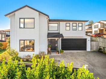Space, Style & Convenience – 5-Bed Oasis in Ranui