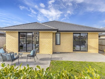 Stylish, Sunny & Spacious