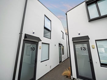 Priced to sell: Minutes from CBD, Tenanted