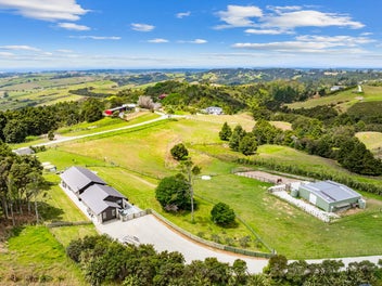 Lifestyle, Work from Home and a Barn!