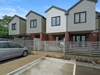 Fully Furnished - Vendor Moving Overseas