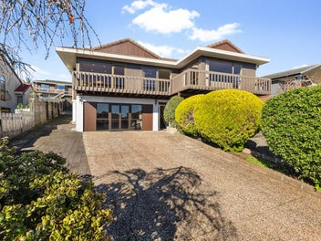Breath-Taking Sea Views - MUST SELL!