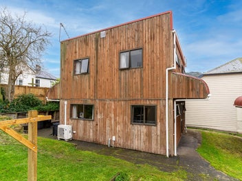 Solid Uni Investment - 5 Bedrooms