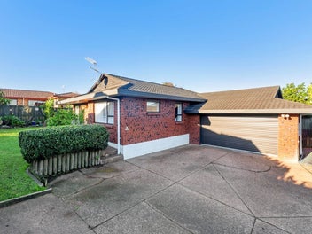New Listing Alert in Botany Downs!