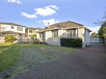 Development Opportunity in Prime Papatoetoe Lo...