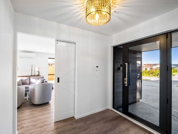 OWNERS RELOCATING TO AUSTRALIA- MUST SELL