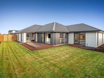 OWNERS RELOCATING TO AUSTRALIA- MUST SELL