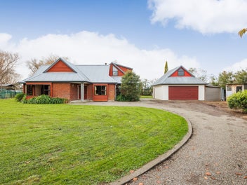 NEW TO THE MARKET- A LIFESTYLE WORTH INSPECTING.