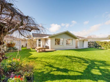 Immaculate, Space & Garaging Galore