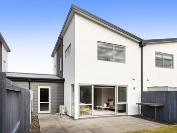 Picturesque parkside living