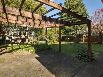 Solid, Sunny & Centrally Located!