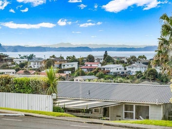 1970s Coastal Gem–Sea Views, Full Site, Potential!