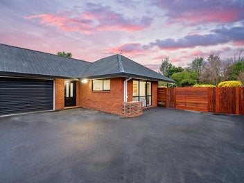 Comfort and Style on Peaceful Reserve Edge