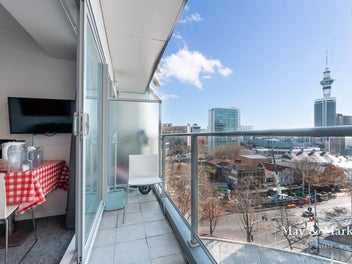 2 Beds 'Volt' bank-friendly