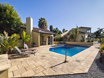 Luxury Home + Second Dwelling + Income + Sea Views