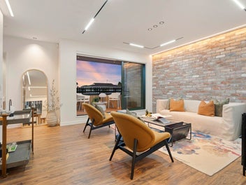 Luxurious & Spacious Brand New Home