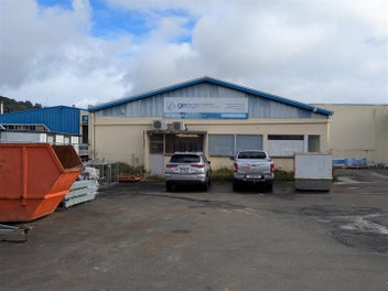Image 1 of 7