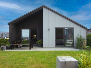 Northlake gem for under $1,050,000