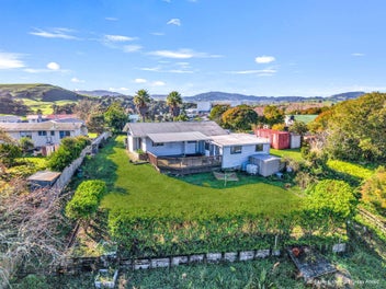 8 Doctors Hill Road Maungaturoto Maungaturoto 520