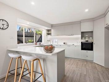 Easy Living, Quiet Location