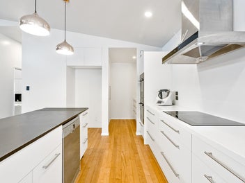 5 bdr, modern home, large backyard