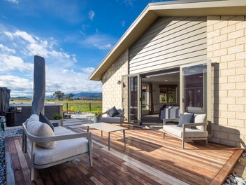 Spacious Lifestyle in a Peaceful Country Setting