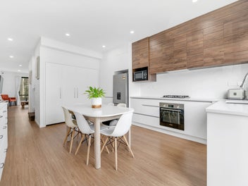 Corner Townhouse (No Body Corp)