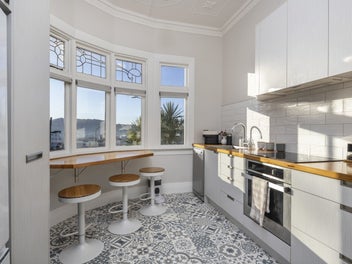 Renovated and ready – prime location, prime...