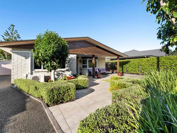 EFFORTLESS LIVING IN A QUIET, SEMI-RURAL SETTING