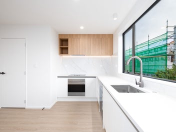 New Freehold Modern Townhouse near Sylvia Park