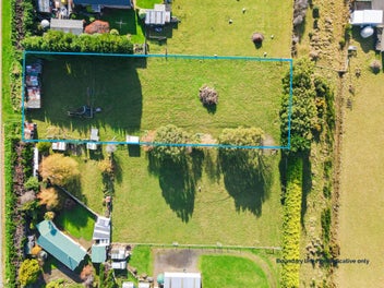 Over 3400m2 Of Lifestyle - So Close To Town!