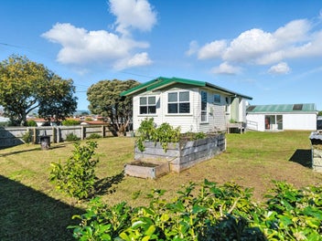 Cottage Gem on Exceptional Corner Site