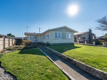 Deceased Estate - Must Be Sold!