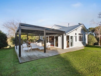 Stunning Renovated Bungalow-Your Dream Home Awaits