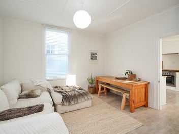 Charming Villa In Prime Richmond Location!