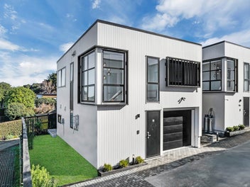 Low-Maintenance Freehold in a Super Convenient...