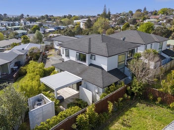 Superior Living - Highly Spec'd Modern Home