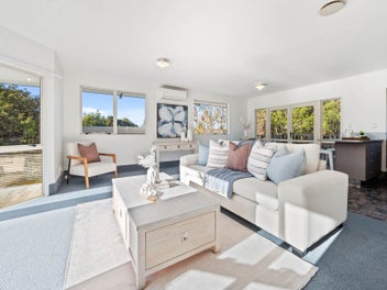 Tranquility On Twickenham – Vacant And Ready Now!