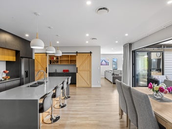 Single Level & Centrally Located