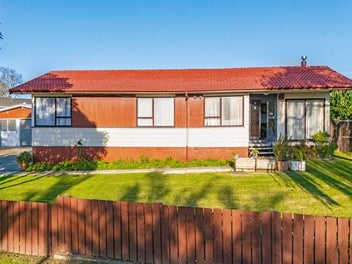 Do-Up, Develop or Trade : Prime Corner Site