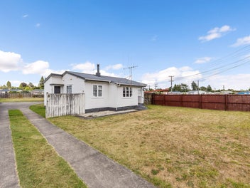 Duel-dwelling potential with reliable tenants